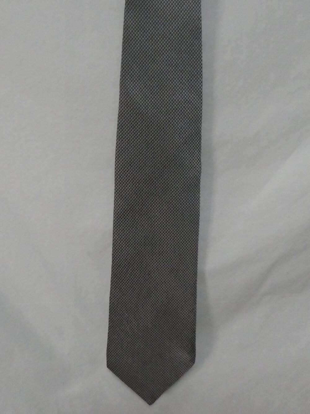 HAGGAR COLLECTIONS Grey Geometric Micro Pattern 100% Silk Tie